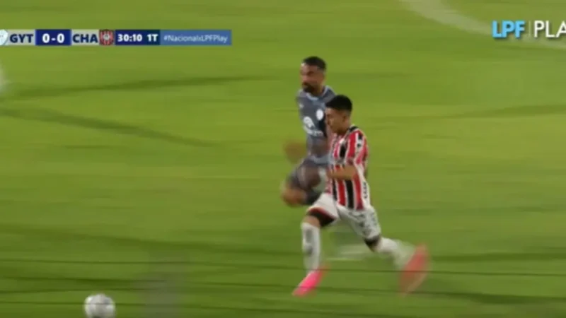 Gimnasia y Tiro ganó en la agonía y complicó un poco más a un Chacarita que sigue en descenso