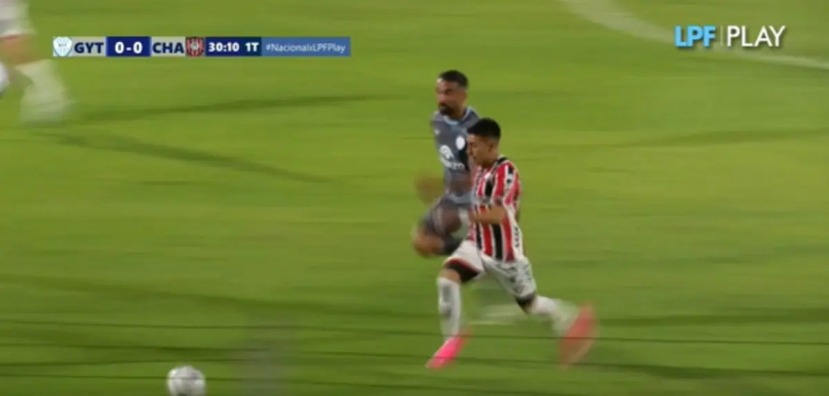 Gimnasia y Tiro ganó en la agonía y complicó un poco más a un Chacarita que sigue en descenso