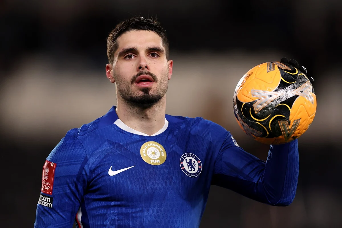 Arsenal y Manchester City van a la carga por Pedro Neto