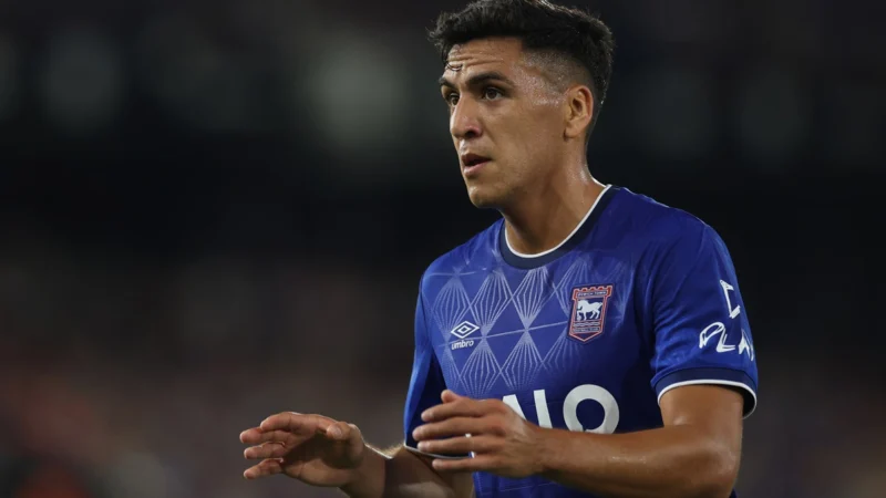 Marcelino Núñez brilló con dos golazos en Ipswich Town por EFL Cup