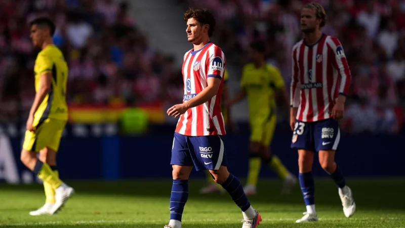 Julián Álvarez fue silbado antes, durante y después por los hinchas del Atlético de Madrid