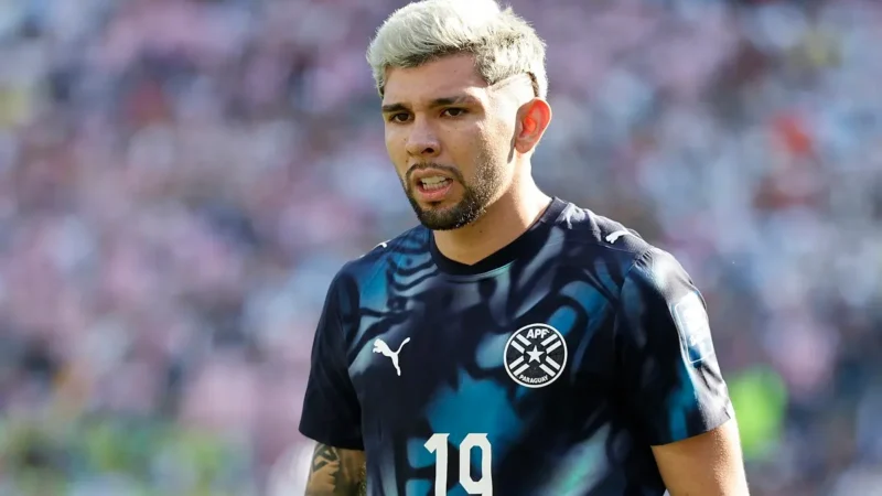 El paraguayo Julio Enciso regresó a la Premier League: ¿con quién firmó y cuantó costó el fichaje?