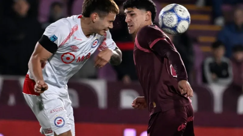 Argentinos rescató un punto y la cima de su zona ante Lanús en un deslucido empate en La Fortaleza