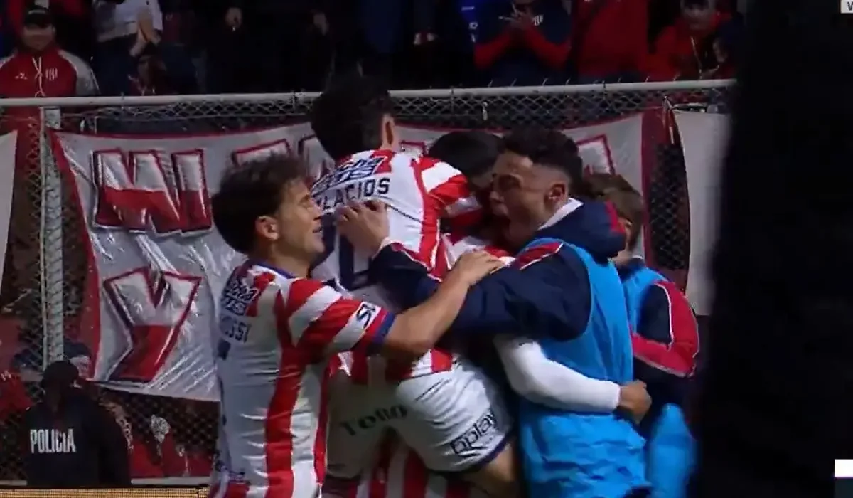 Joaquín Mosqueira sorprendió desde 40 metros y marcó un golazo para volver a poner en ventaja a Unión ante Lanús