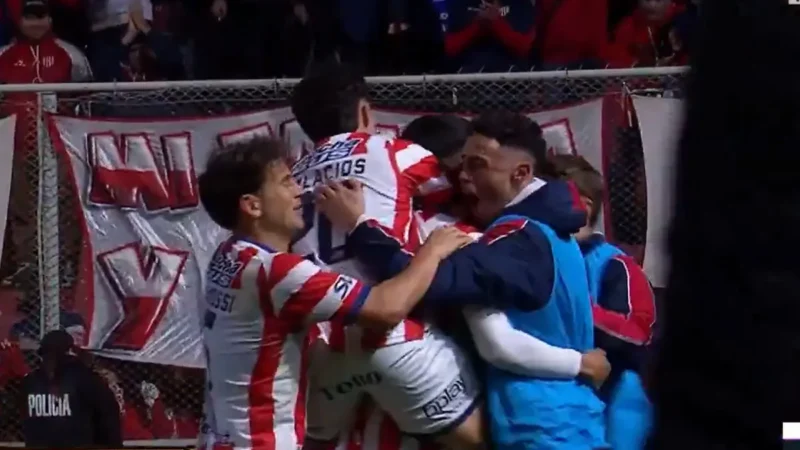 Joaquín Mosqueira sorprendió desde 40 metros y marcó un golazo para volver a poner en ventaja a Unión ante Lanús