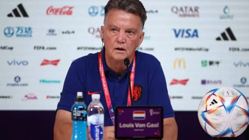 Louis Van Gaal aparece otra vez como candidato para dirigir a Países Bajos: las condiciones