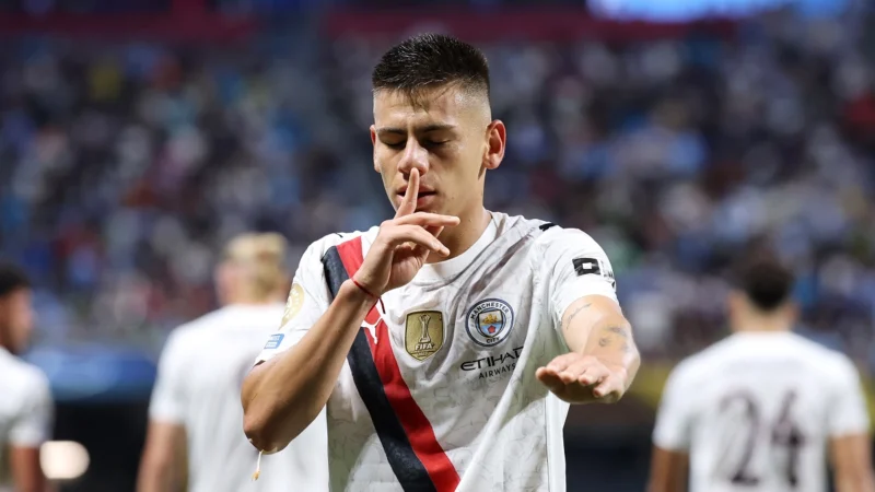 Claudio Echeverri volvió a quedar fuera de los citados en Manchester City