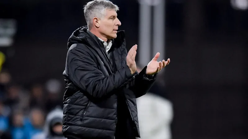 La hinchada de Boca le dedicó una bandera a Martín Palermo, hoy entrenador de Platense