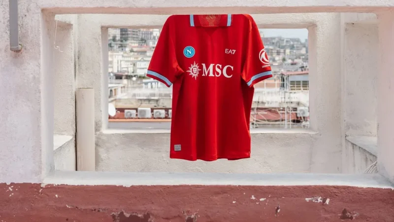 Napoli presentó una nueva camiseta alternativa: un homenaje a la exitosa era de Diego Maradona