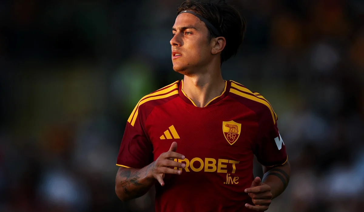 Roma recibe a Fiorentina con Dybala y Mora como titulares