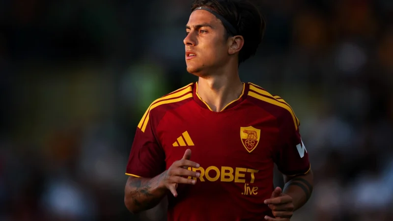 Roma recibe a Fiorentina con Dybala y Mora como titulares