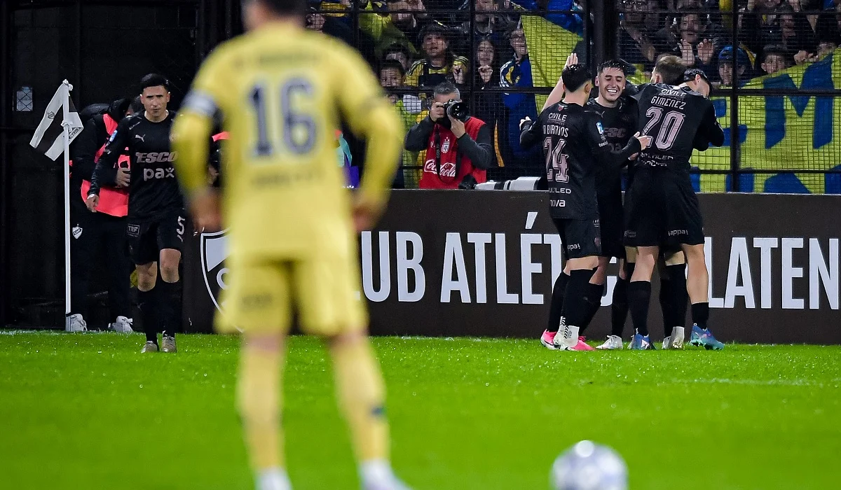 Boca se equivocó en defensa y Platense aprovechó con el primer gol de Nicolás Retamar