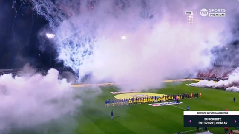 El increíble recibimiento de Platense con fuegos artificiales y fiesta en el duelo ante Boca