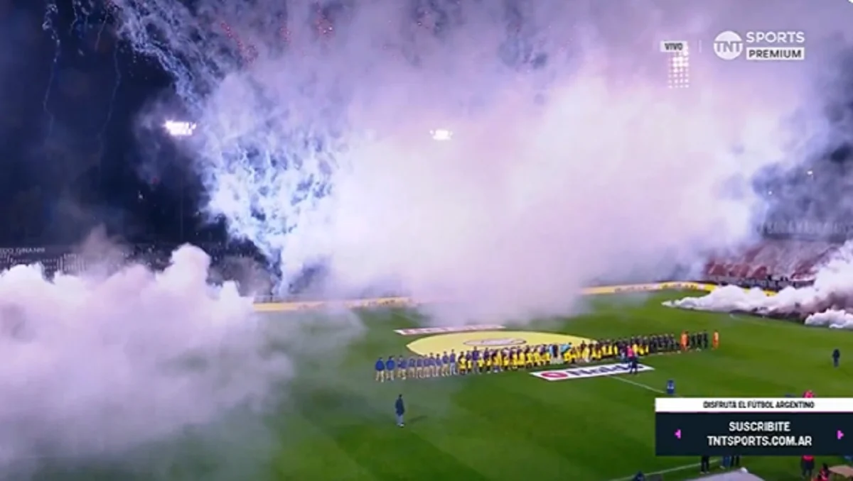 El increíble recibimiento de Platense con fuegos artificiales y fiesta en el duelo ante Boca