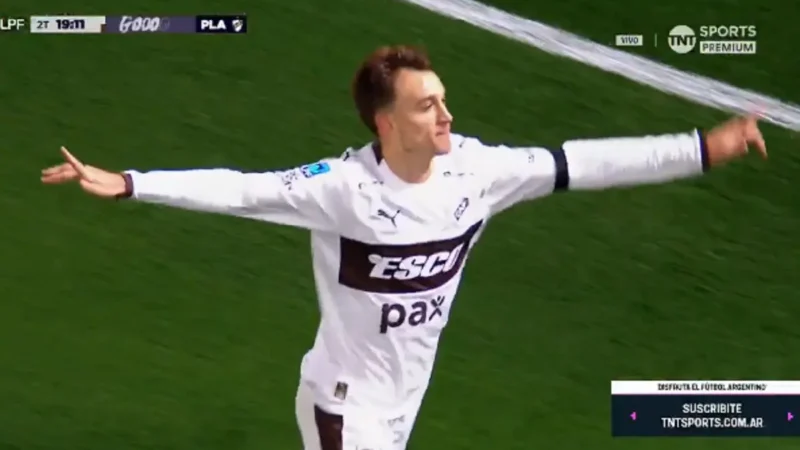 Platense aprovechó un grosero error de Rey y Palermo debutó con un triunfo ante Independiente