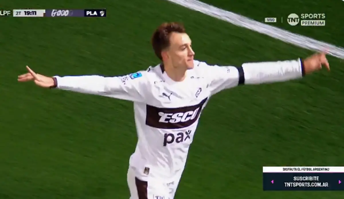 Platense aprovechó un grosero error de Rey y Palermo debutó con un triunfo ante Independiente