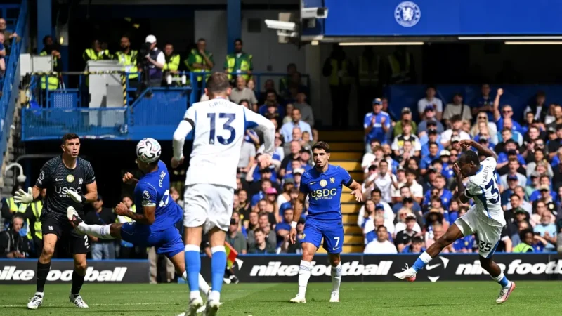 Dibu Martínez recibió su primer gol en el Chelsea ante el Brighton