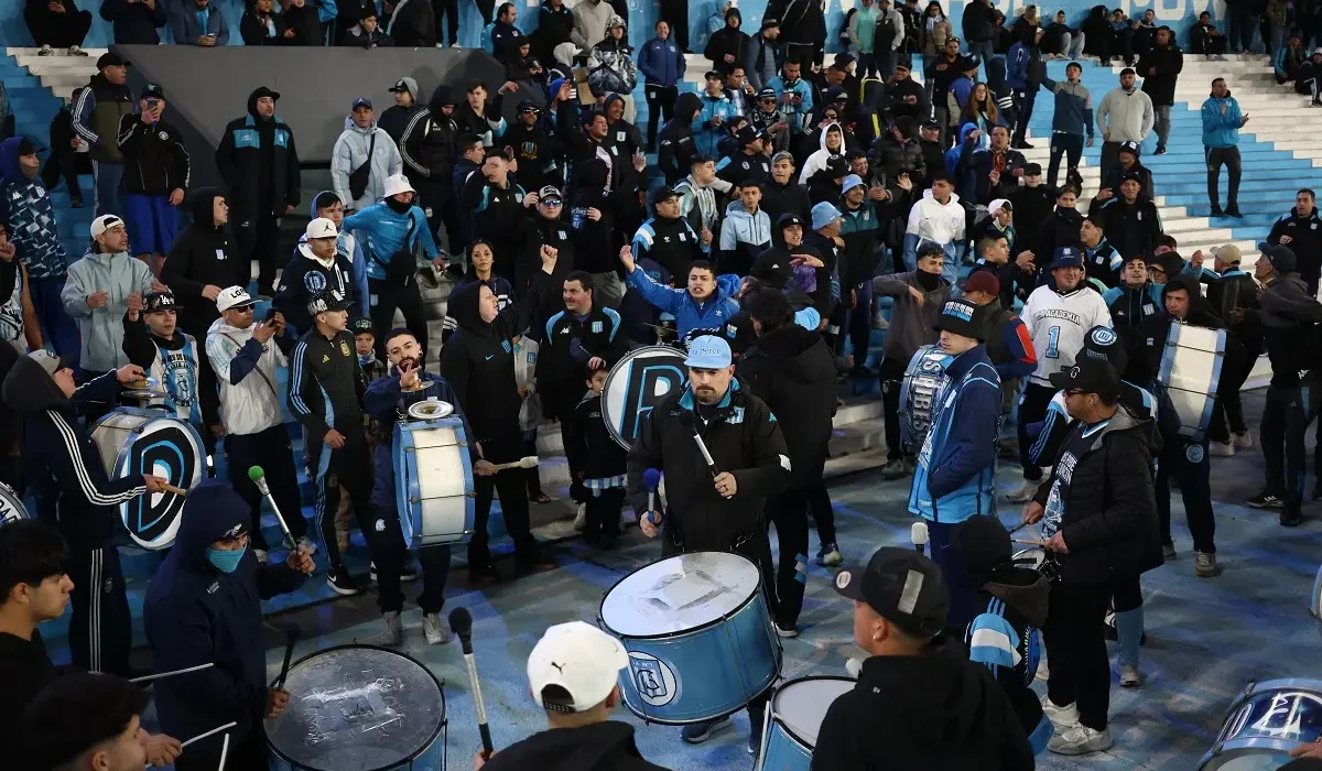 Espectacular recibimiento de Racing en el clásico ante Boca en Avellaneda