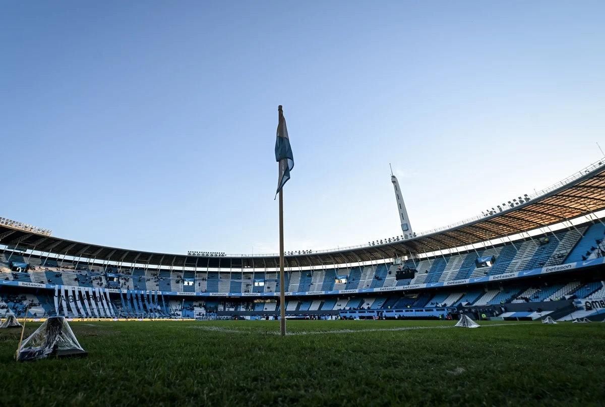 Formaciones confirmadas para Racing y Banfield en el Clausura