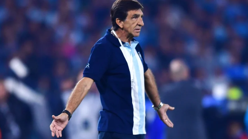 Gustavo Costas habló antes de viajar y dijo: «Cerro no puede estar así»