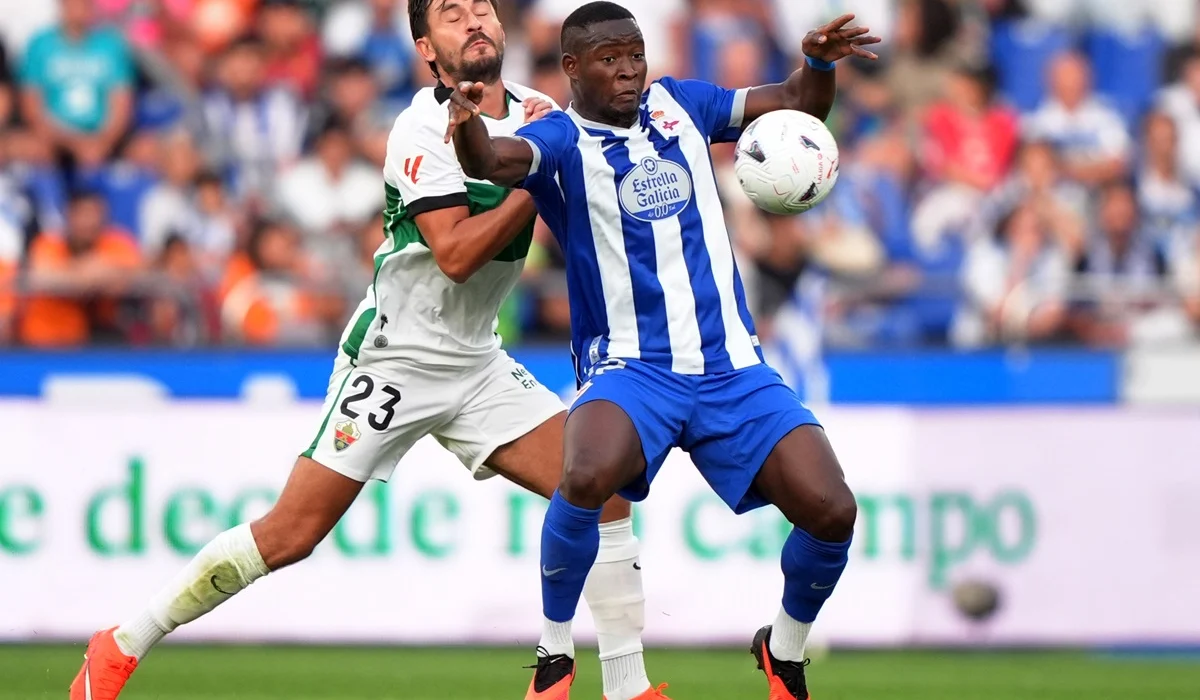 Deportivo La Coruña y Elche fue demorado por un descompensado en las gradas