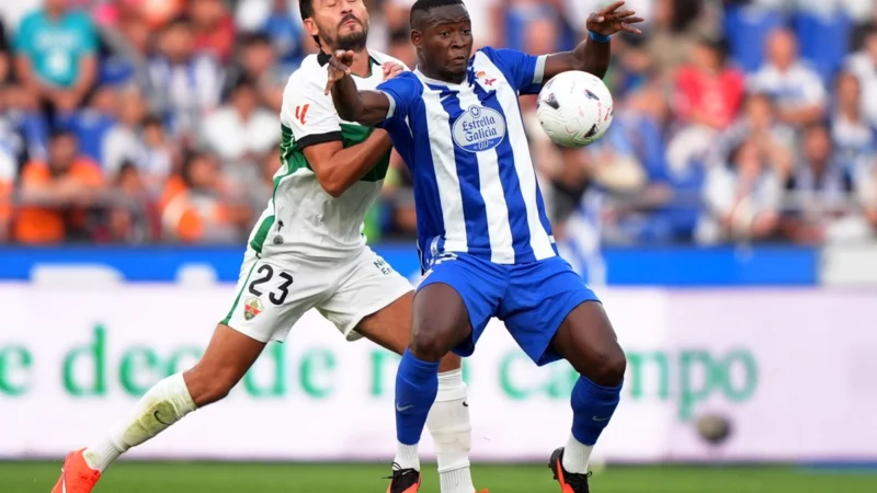 Deportivo La Coruña y Elche fue demorado por un descompensado en las gradas