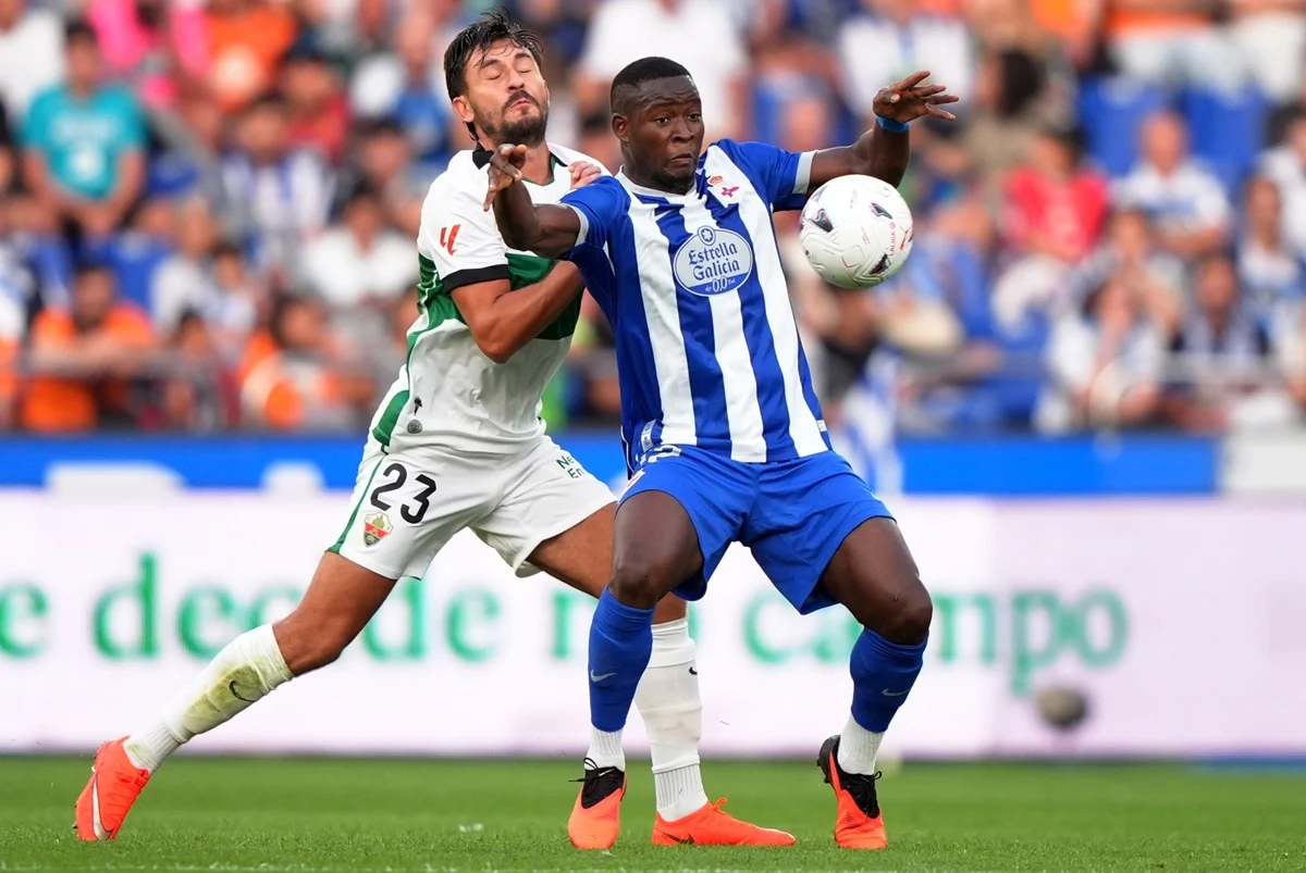 Deportivo La Coruña y Elche fue demorado por un descompensado en las gradas