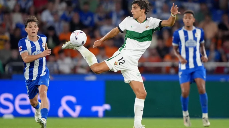 Elche empató y dejó Aguado el regreso de La Coruña