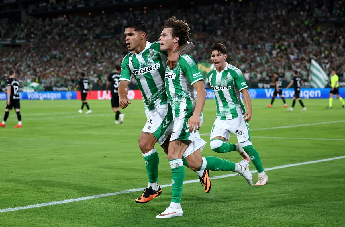 Betis le ganó a Real Sociedad por Riquelme y Valles