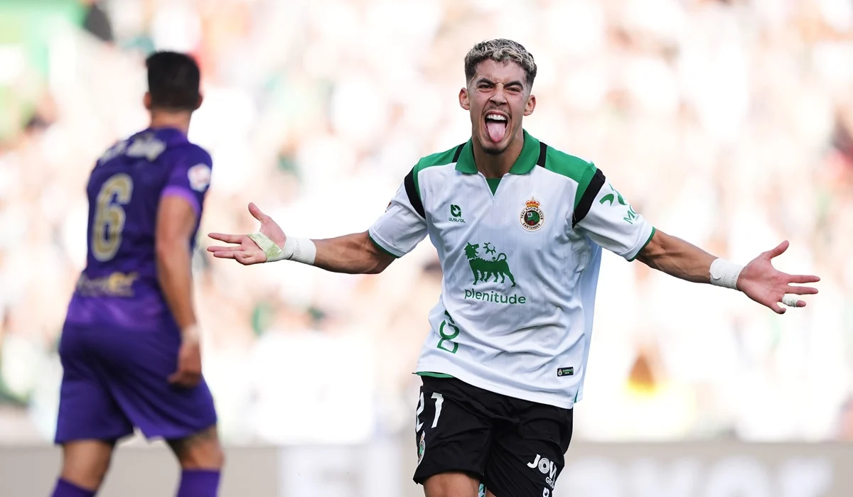 Racing de Santander venció a Elche con hat-trick de Zabiri