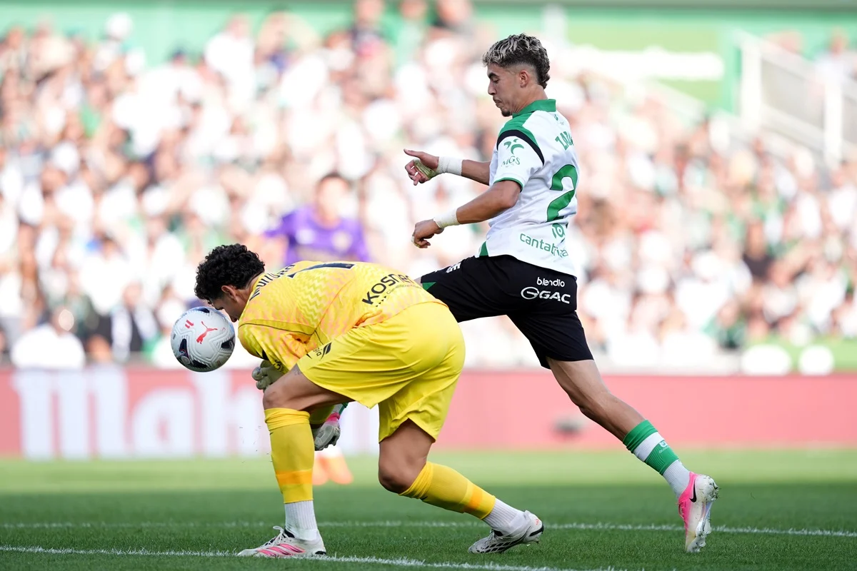 Dituro regaló un gol y Racing de Santander derrota a Elche