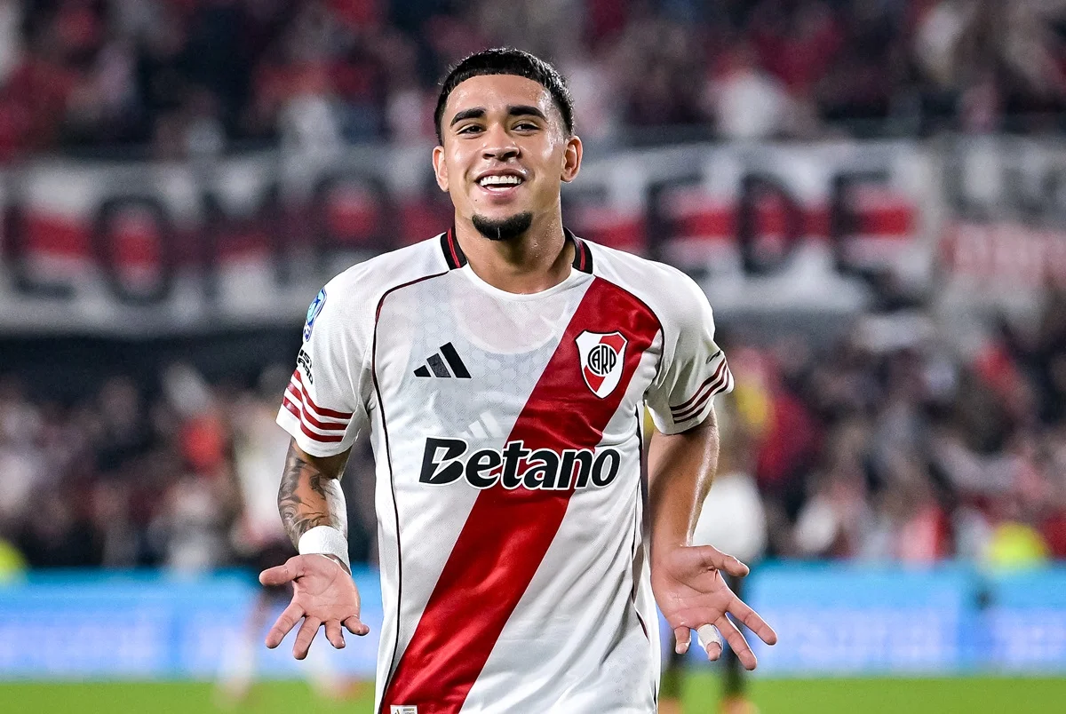 Kendry Páez rescindió con River y regresa a Chelsea
