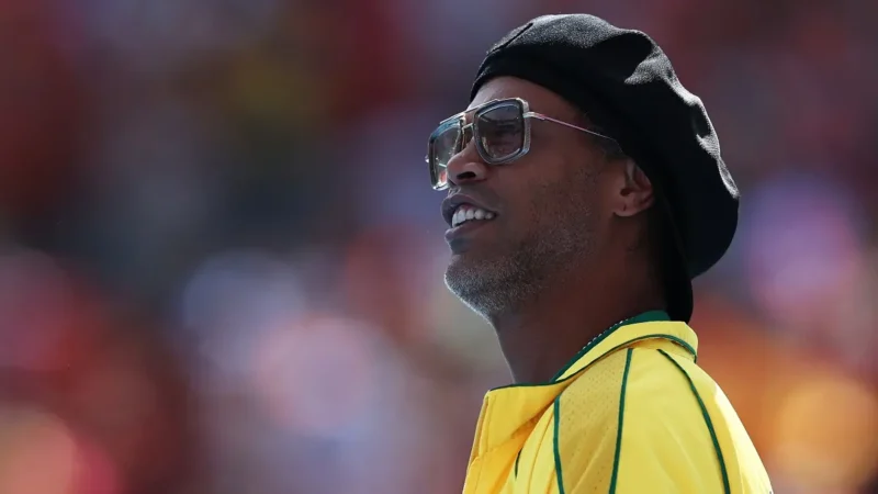 Ronaldinho, ilusionado en su presentación en Ravenna:  “Estoy en forma, sueño con marcar mi gol 300”