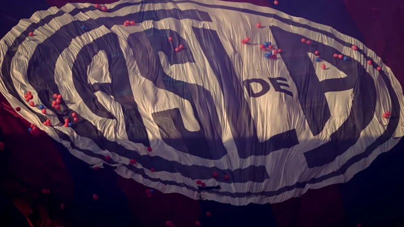 La hinchada de San Lorenzo apretó al plantel tras la derrota contra Huracán