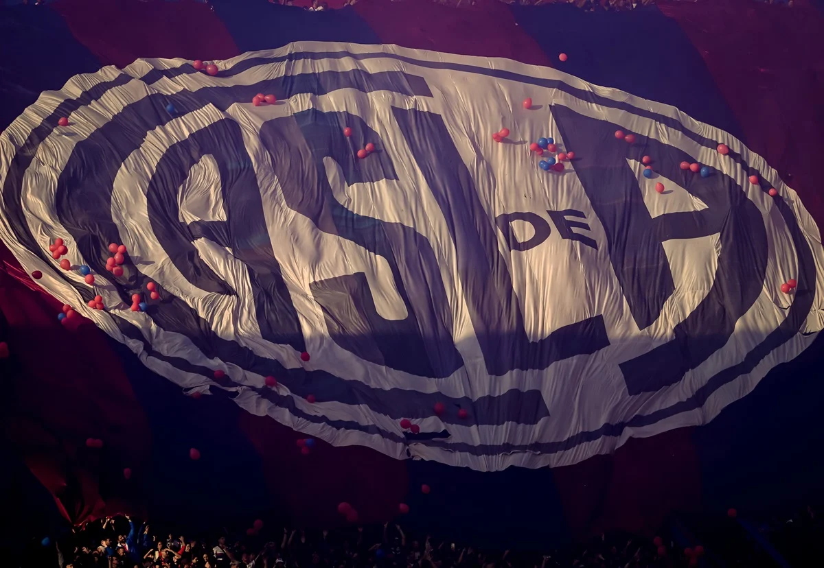La hinchada de San Lorenzo apretó al plantel tras la derrota contra Huracán