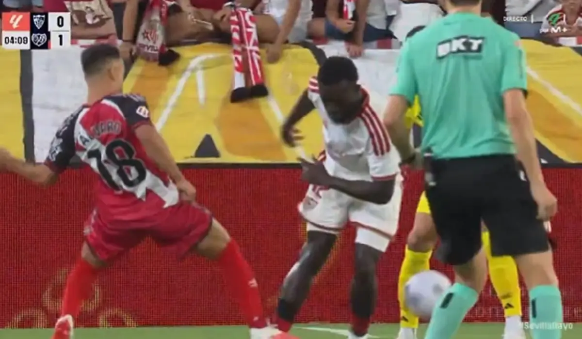 ¡Increíble blooper de Sangante en Sevilla! Rayo Vallecano aprovechó un regalo y marcó con Álvaro García