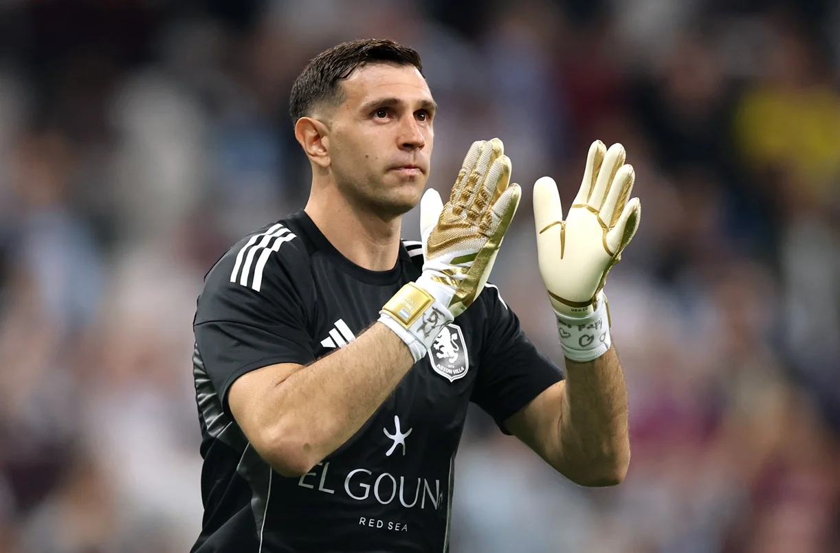 Juventus retiró la oferta y Dibu Martínez seguirá en Aston Villa