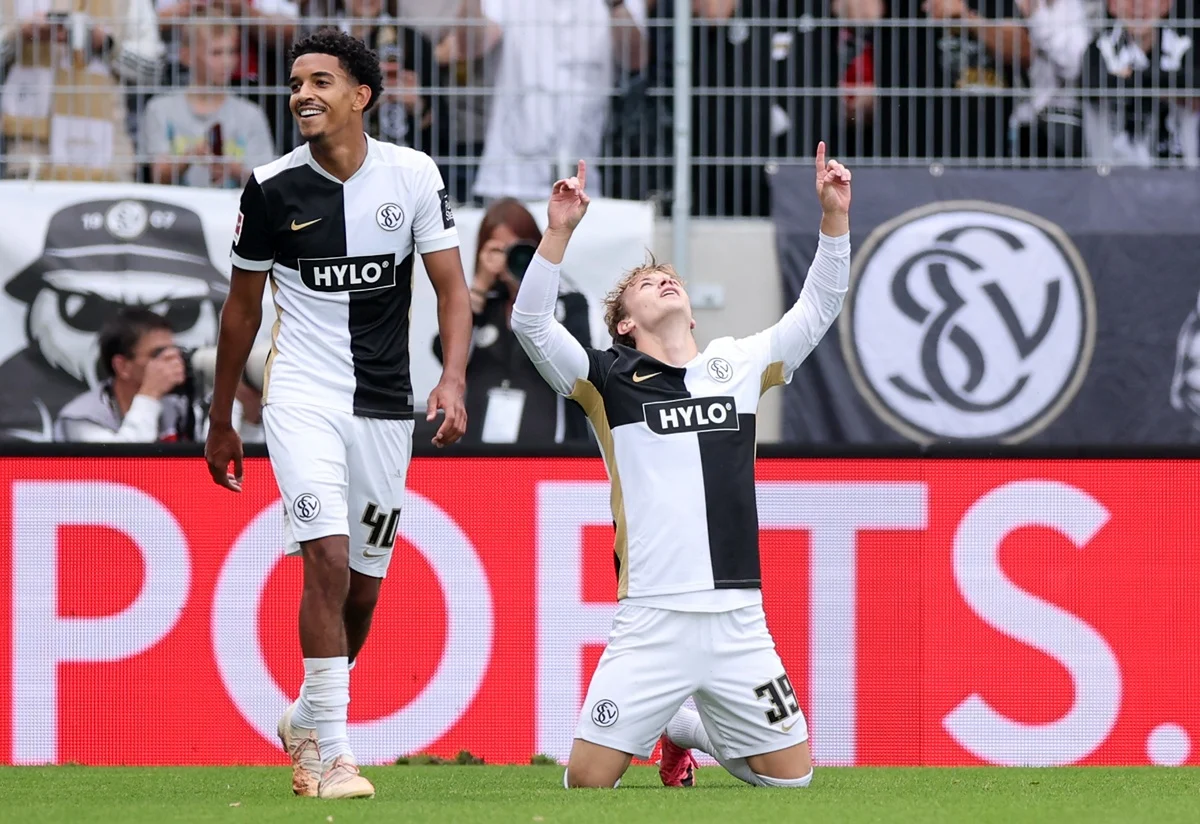 Elversberg hizo su debut absoluto en Bundesliga marcándole dos goles en nueve minutos a Bayer Leverkusen