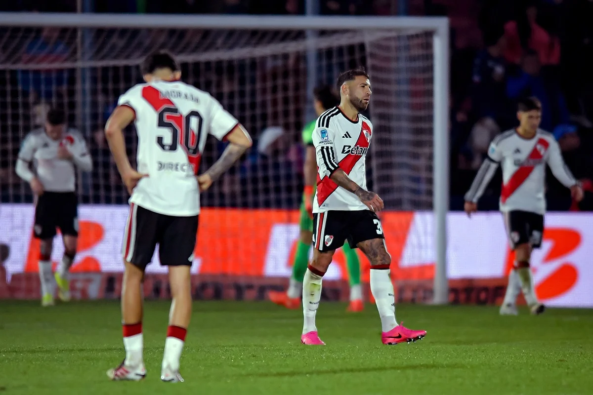 Otamendi redobló su enojo con Gariano: «Ni el árbitro ni el VAR están como para una competición como esta»