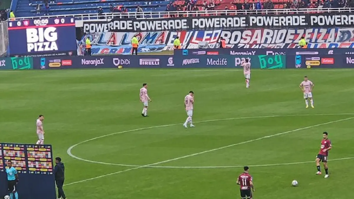 Unión sufrió dos lesiones ante San Lorenzo en el primer tiempo y gastó dos ventanas en diez minutos