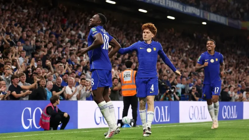 Chelsea silbó y abucheó al argentino Valentín Barco en Stamford Bridge