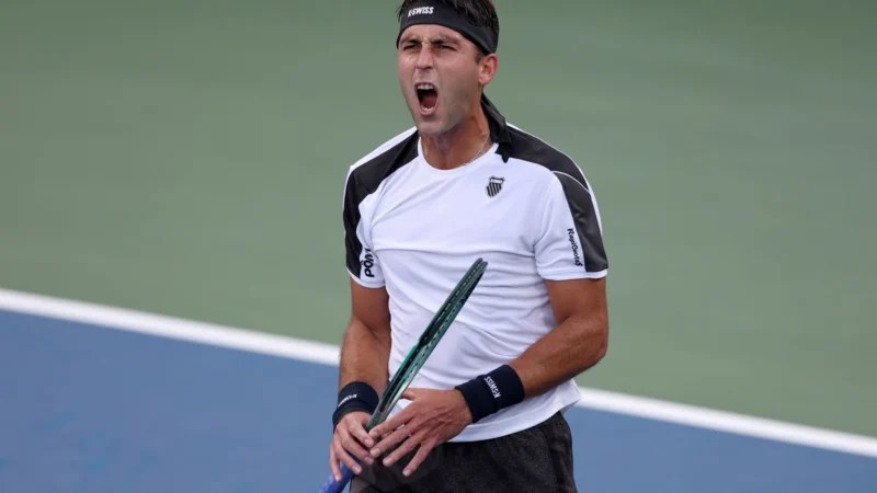 Tomás Etcheverry le ganó a Navone y se metió en octavos del US Open