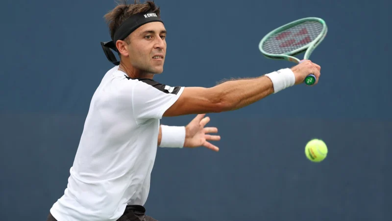 Tomás Etcheverry avanzó a tercera ronda del US Open a paso firme