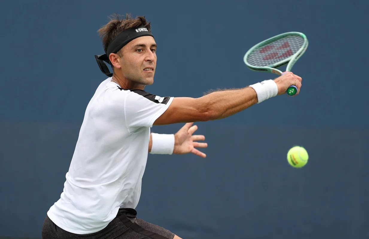 Tomás Etcheverry avanzó a tercera ronda del US Open a paso firme