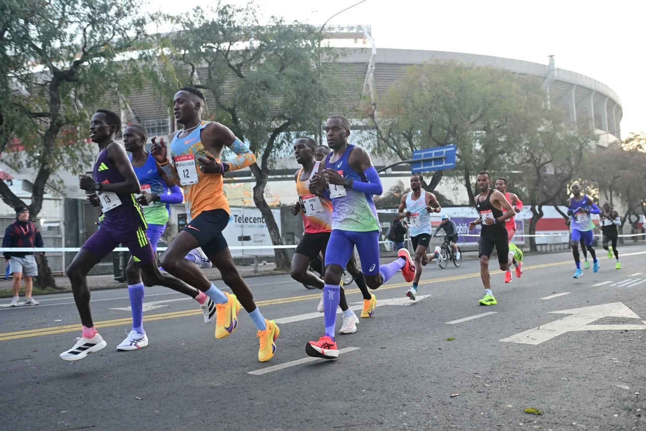 Récord histórico en la Maratón de Buenos Aires: 16 mil atletas recorrieron las calles porteñas
