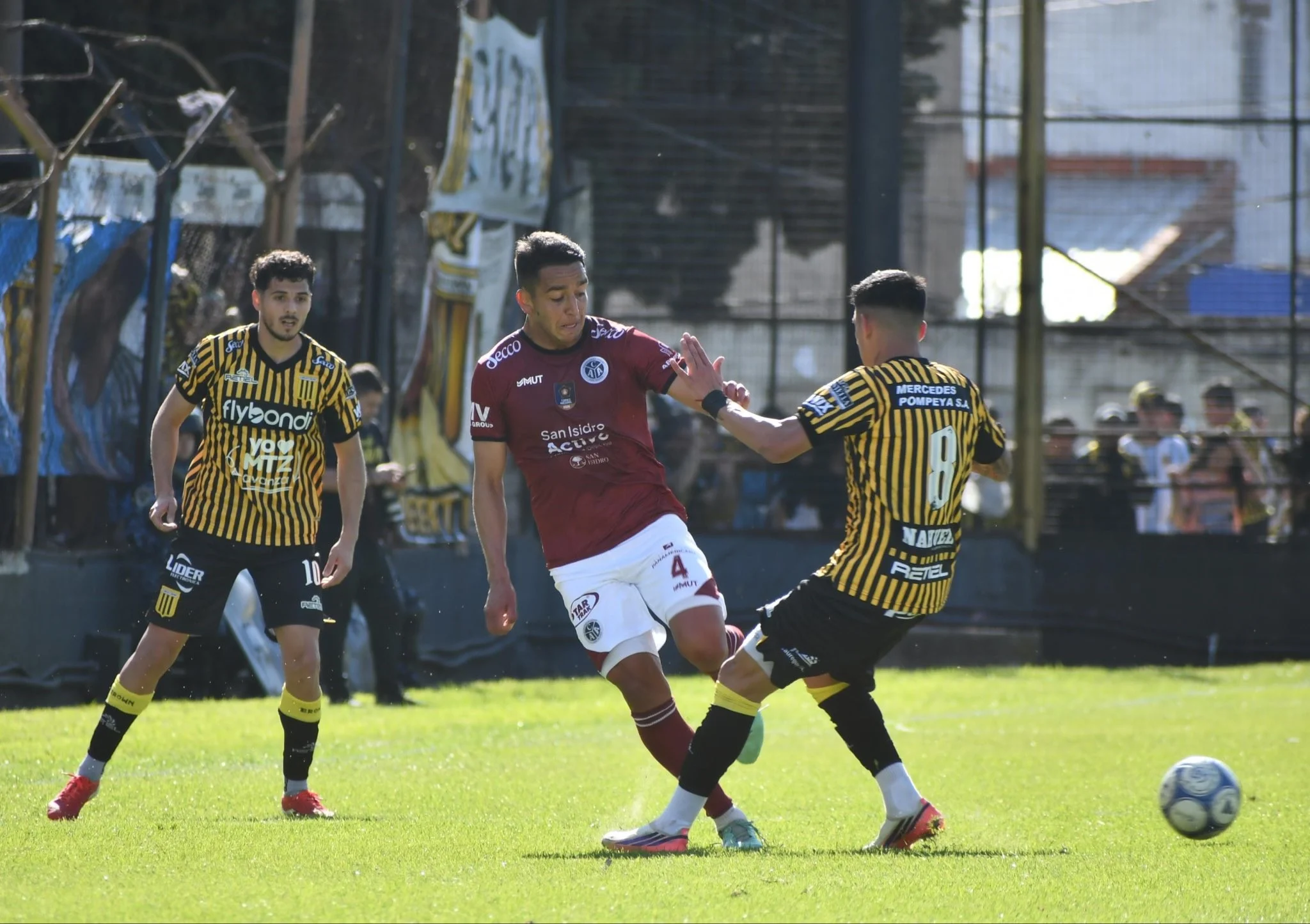 Acassuso le ganó a Almirante Brown en Casanova y se ilusiona con la permanencia