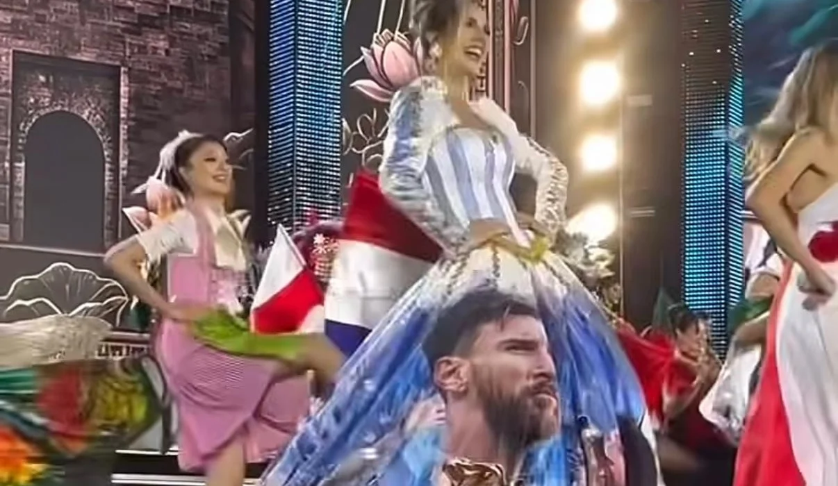 Miss Mundo de Argentina llevó a Messi en su vestido de gala