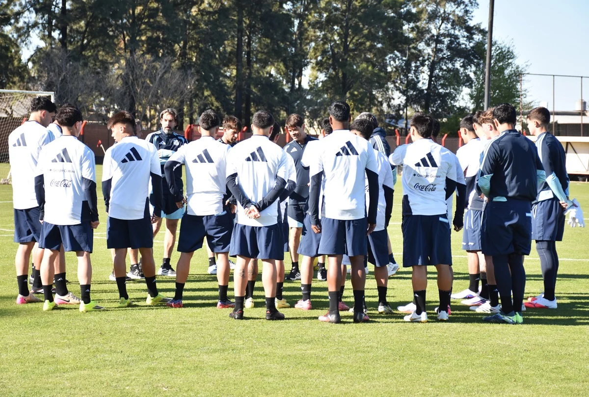 Argentina recibe a Paraguay con Ian Subiabre como titular