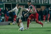 Banfield le dio una mano a Barracas Central para repartir unidades