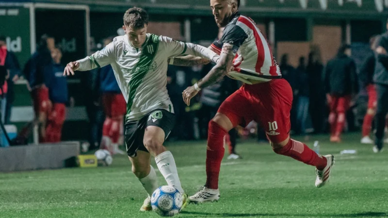 Banfield le dio una mano a Barracas Central para repartir unidades